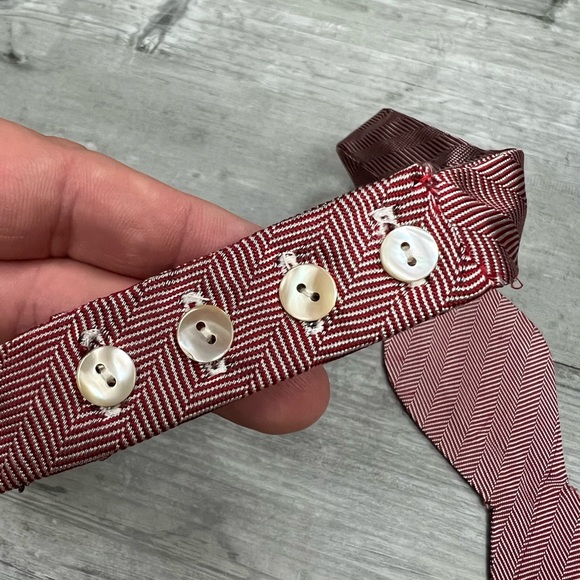 Carrot & Gibbs Red & White Herringbone Silk Bowtie - Picture 3 of 5